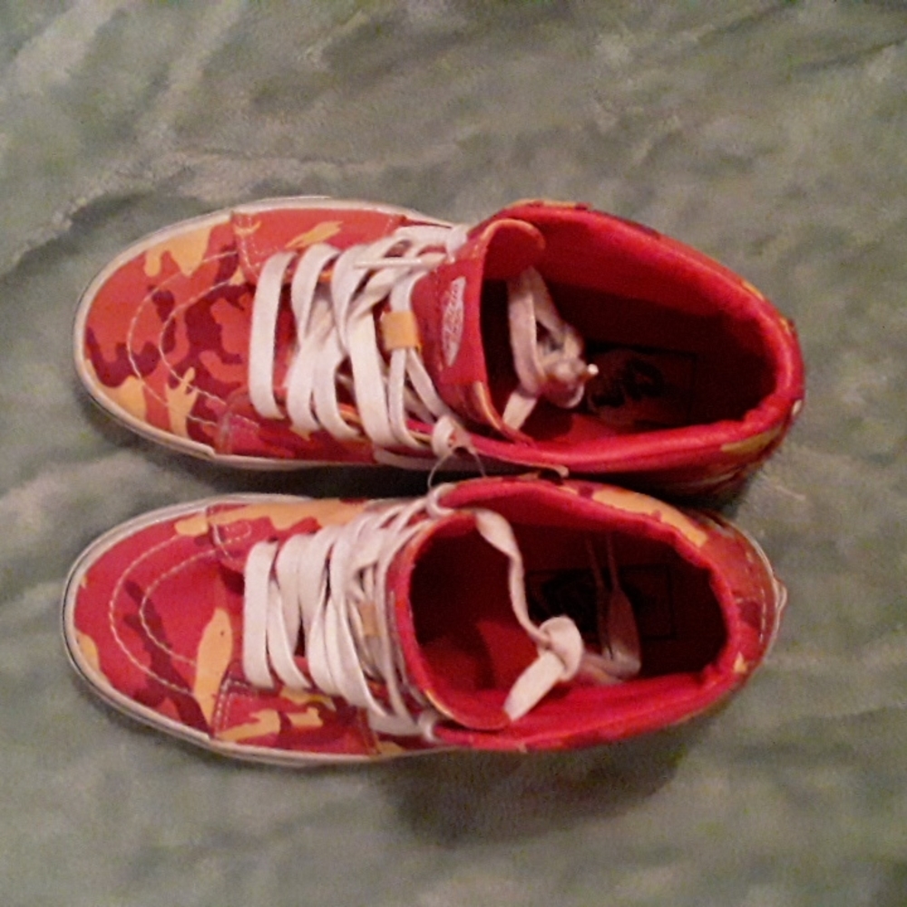 Shoes - Picture 2 of 4